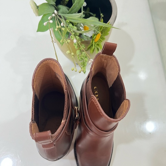 Coach heeled boots. Caramel color - Picture 2 of 2
